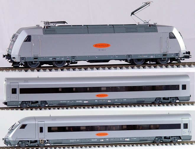 METROPOLITAN train set (Set 1)<br /><a href='images/pictures/LS_Models/16041S.jpg' target='_blank'>Full size image</a>